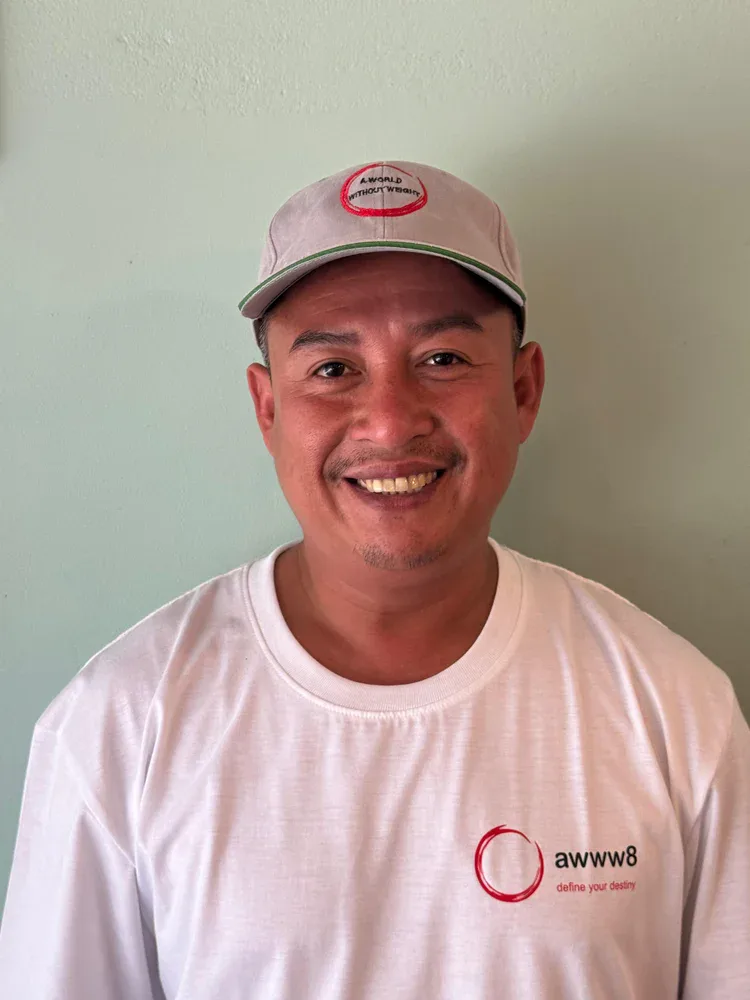 Khom Sokha, driver and support
